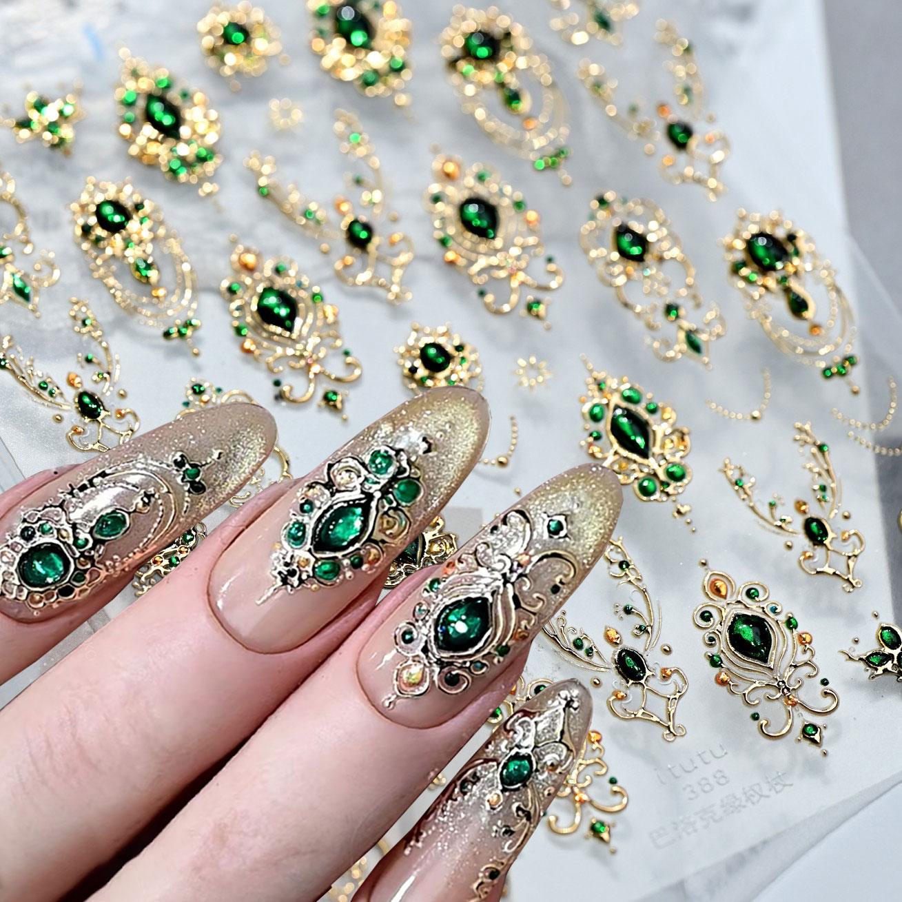 Nail Art Emerald Green - 5D geprägte Smaragd-Edelsteine, Nagelkunstaufkleber, luxuriöser goldener